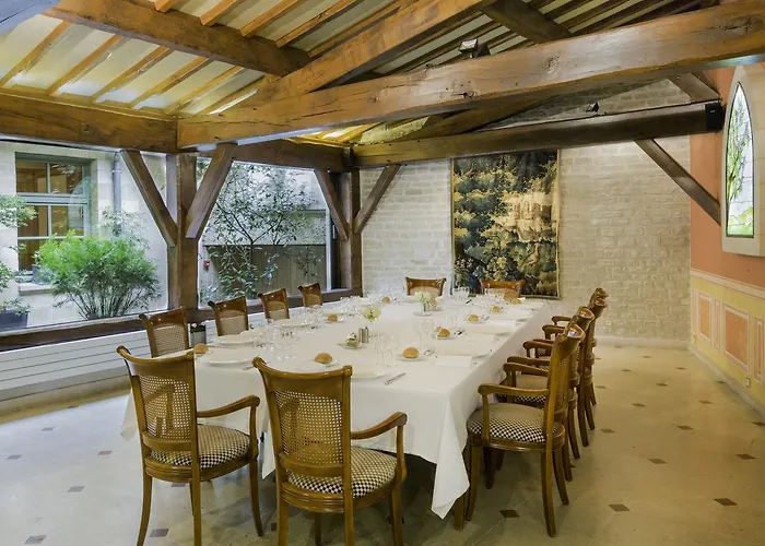 Restaurant Le Dauphin Et Le Du Prieuré Hotel 3*