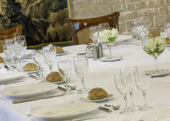 Restaurant Le Dauphin Et Le Du Prieuré Hotel