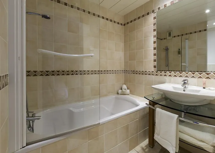 Restaurant Le Dauphin Et Le Du Prieuré 3*