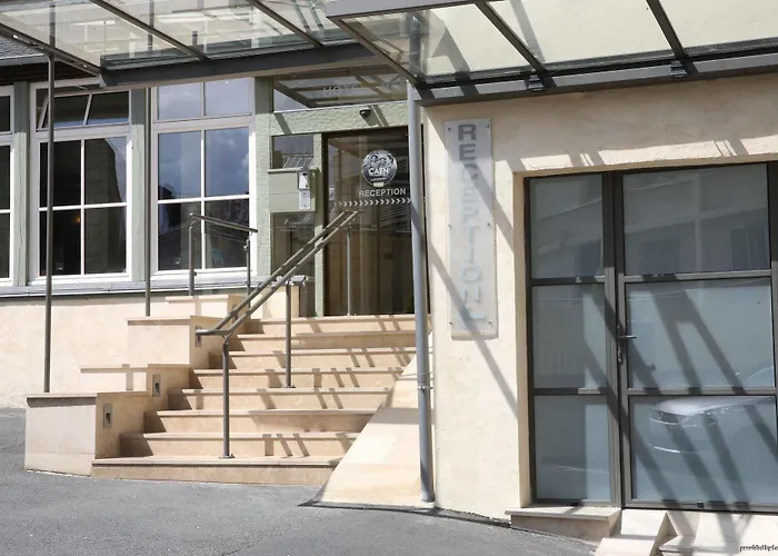 Hotel Logis Restaurant Le Dauphin Et Le Du Prieure 3*