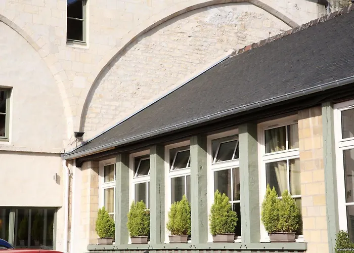 Restaurant Le Dauphin Et Le Du Prieuré 3*