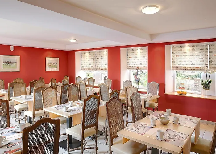 Hotel Restaurant Le Dauphin Et Le Du Prieuré Caen