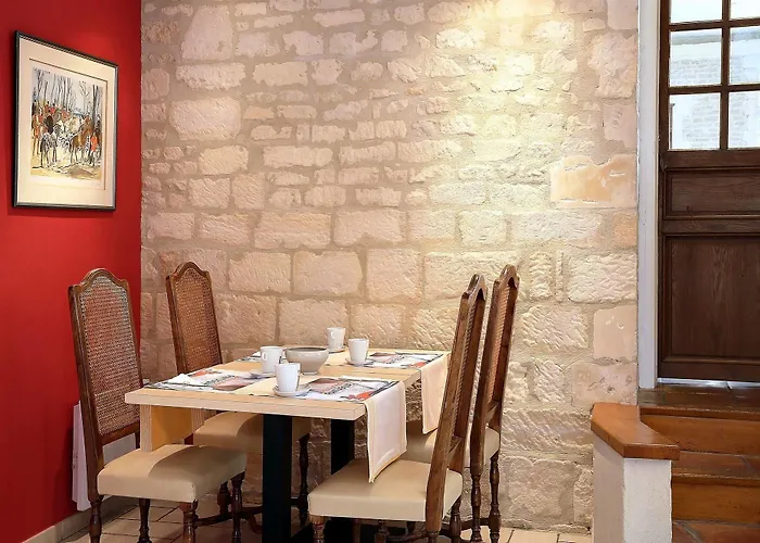 Logis Restaurant Le Dauphin Et Le Du Prieure 3* Caen