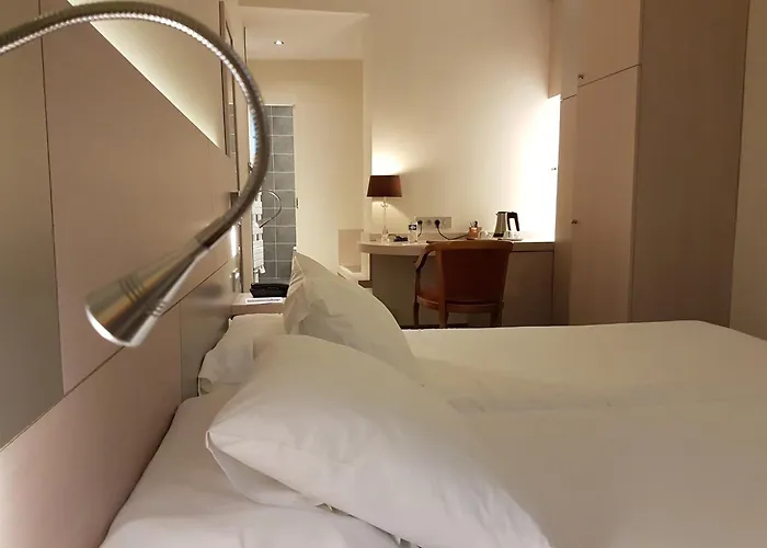 Restaurant Le Dauphin Et Le Du Prieuré 3* Caen