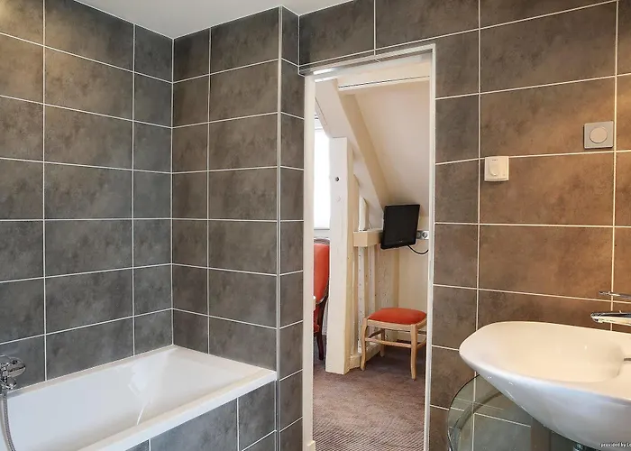 Logis Restaurant Le Dauphin Et Le Du Prieure Hotel Caen