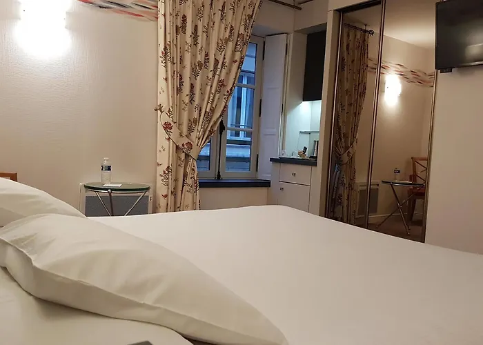 Logis Restaurant Le Dauphin Et Le Du Prieure 3* Caen