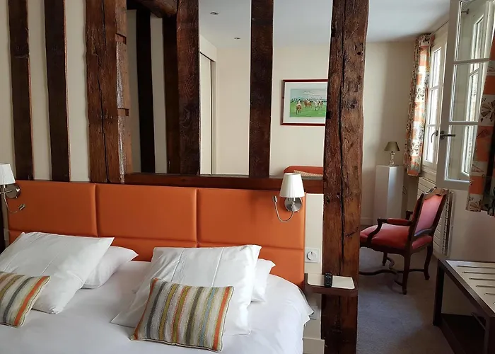 Hotel Restaurant Le Dauphin Et Le Du Prieuré 3*