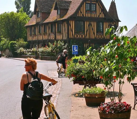 Logis Restaurant Le Dauphin Et Le Du Prieure Hotel Caen