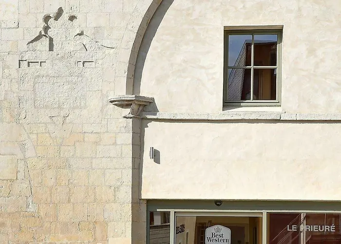 Restaurant Le Dauphin Et Le Du Prieuré Hotel